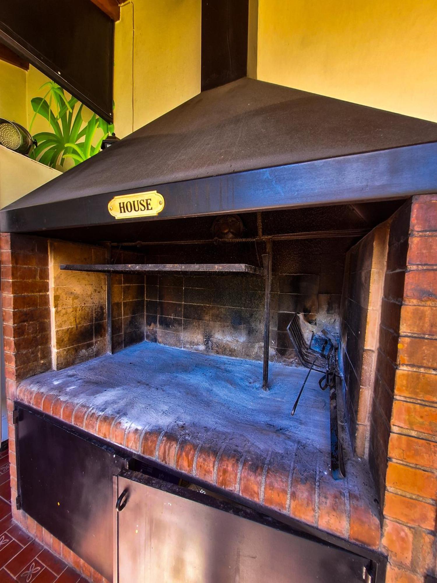 Fuxia House Hostel Mendoza Luaran gambar